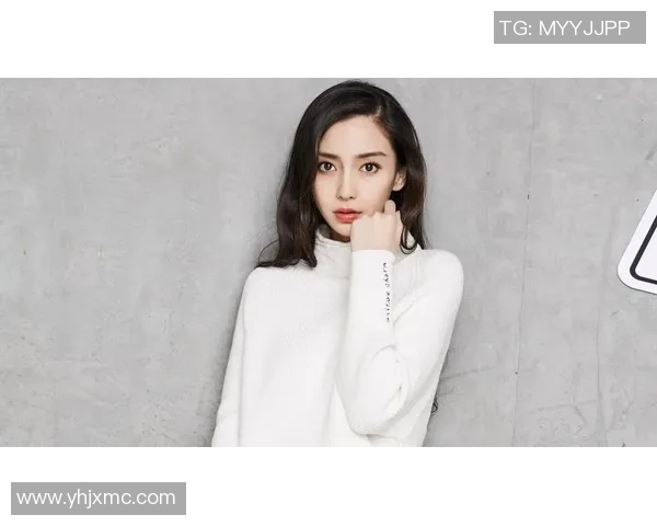 时尚与运动完美结合足球明星款手拿包让你成为街头焦点